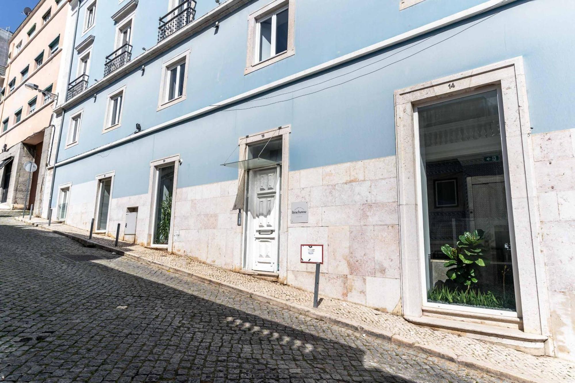 Limehome Lisbon Calcada Do Cardeal Kültér fotó